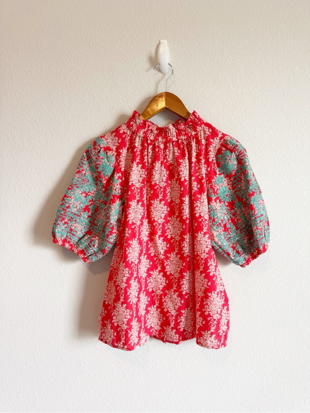 THML Women's Coral Turquoise Floral Puff Sleeve Embroidered Button Back Top M